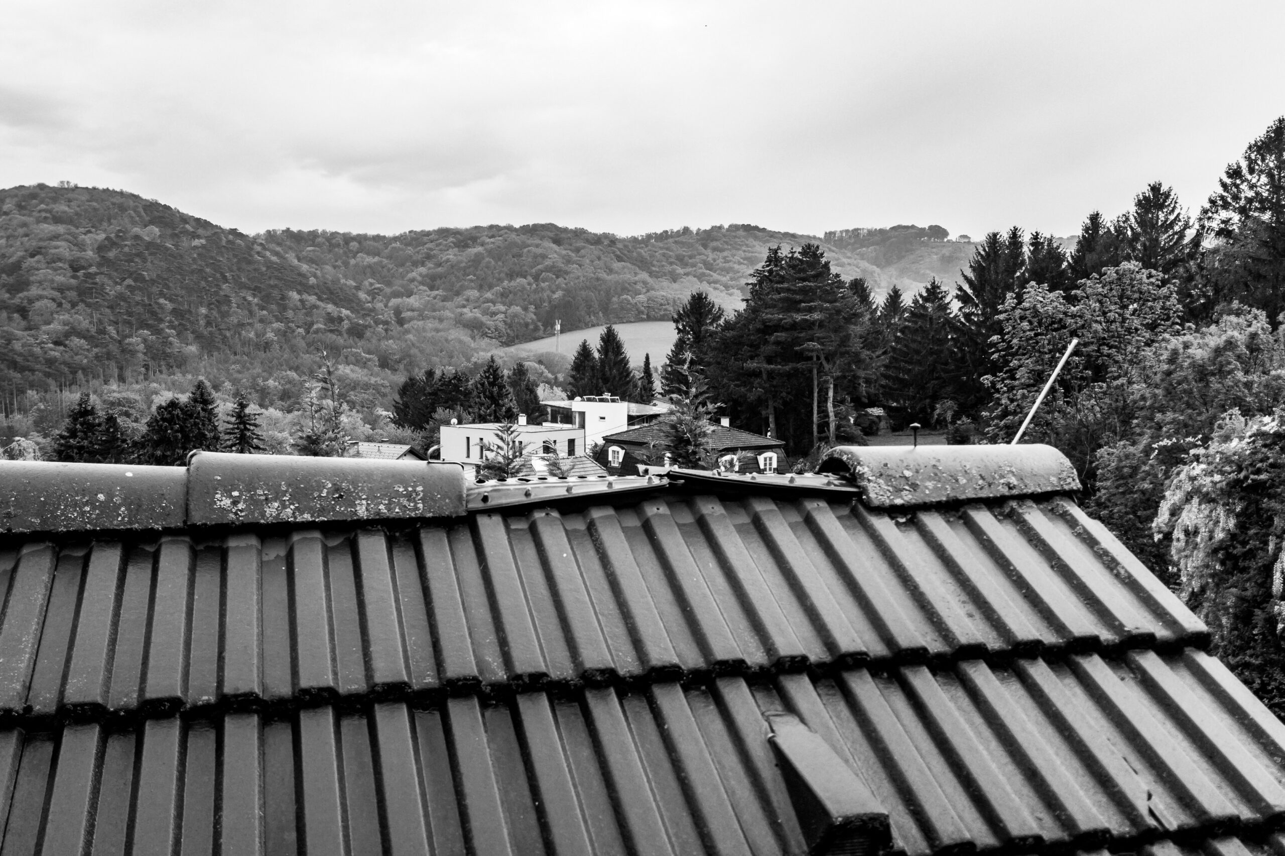 roof-building-mountains-against-sky